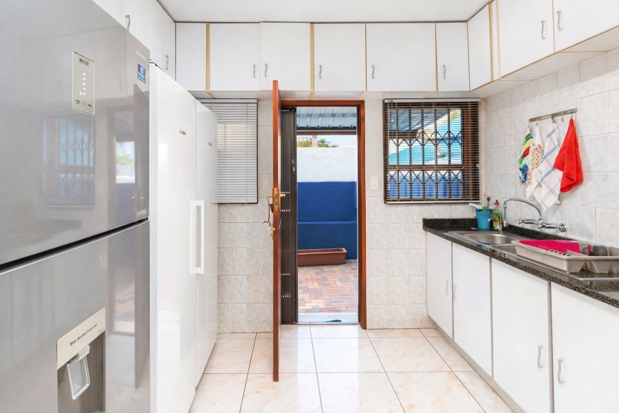 5 Bedroom Property for Sale in Meerhof North West